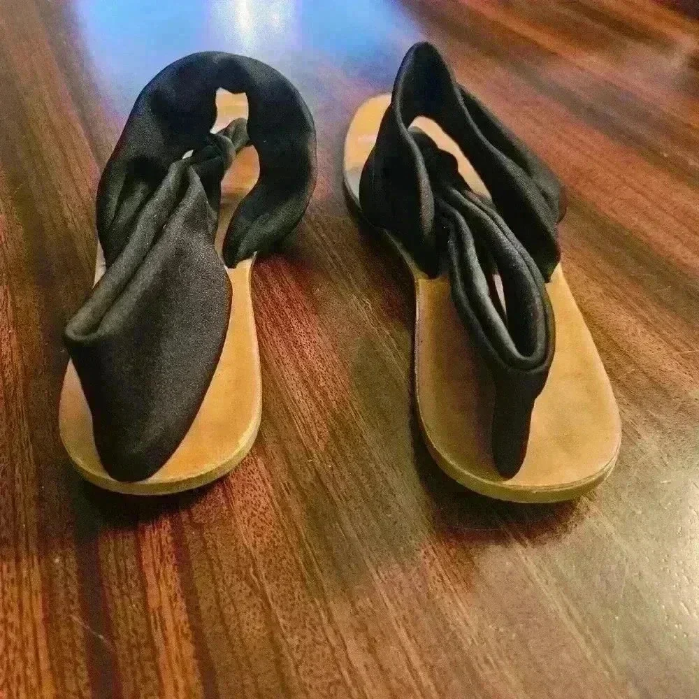 Dirty Laundry Black Fabric T-Strap Sandals, Size 40 US 10 EUC